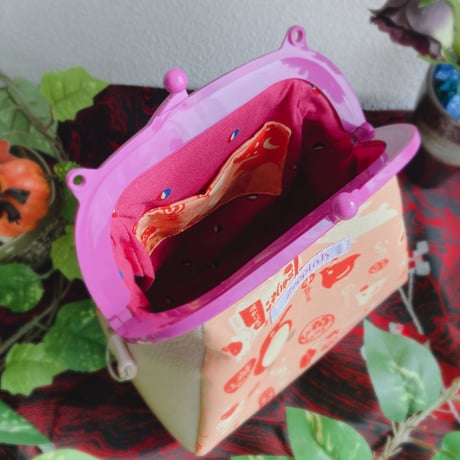 あやかしいちごミルクプラスチック口金がま口バッグ