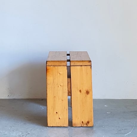 2 Planks Stool for "Les Arcs" / Les Arcs architect team /7