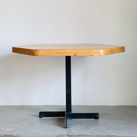 Hexagonal Table for "Les Arcs" / Charlotte Perriand