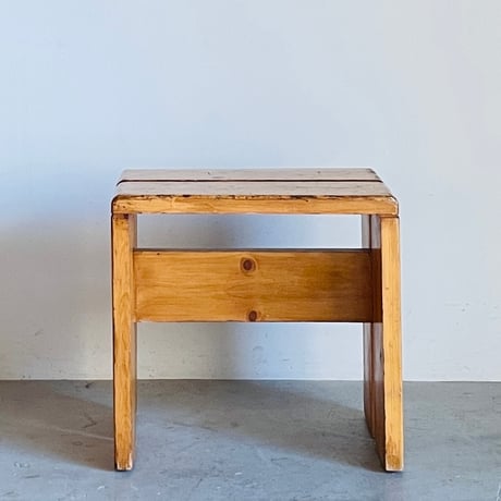 2 Planks Stool for "Les Arcs" / Les Arcs architect team /7