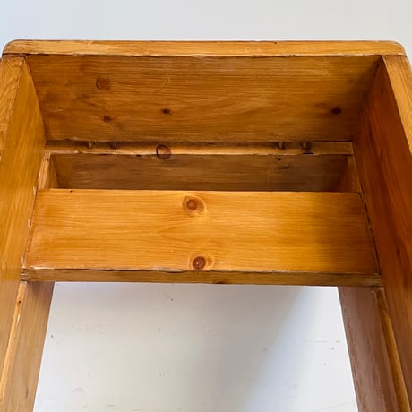 2 Planks Stool for "Les Arcs" / Les Arcs architect team /7