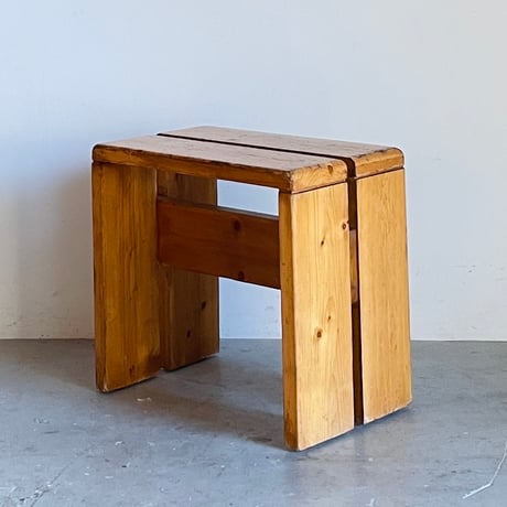 2 Planks Stool for "Les Arcs" / Les Arcs architect team /7