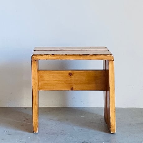 2 Planks Stool for "Les Arcs" / Les Arcs architect team /7