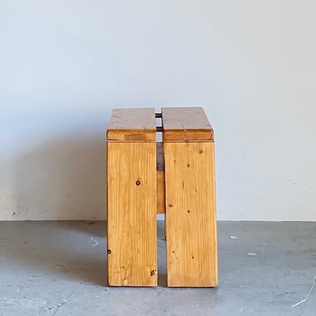 2 Planks Stool for "Les Arcs" / Les Arcs architect team /8
