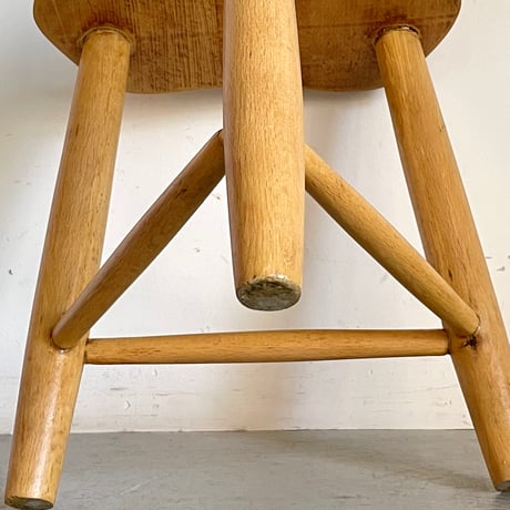Free form Stool-B / Rene Martin