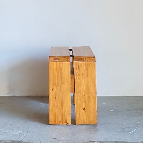 2 Planks Stool for "Les Arcs" / Les Arcs architect team /8
