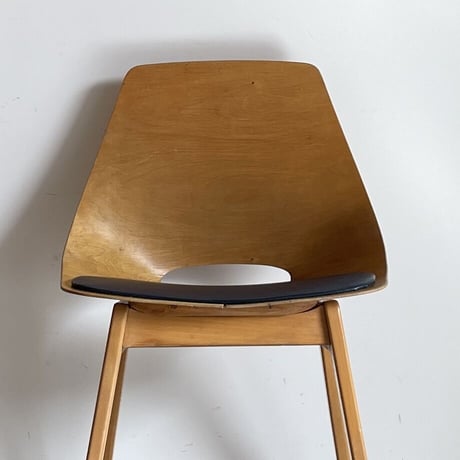 Tonneau Chair-Wood Leg / Pierre Guariche-1