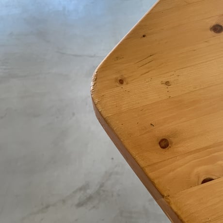 Pentagon Table for "Arcs1800" / Charlotte Perriand
