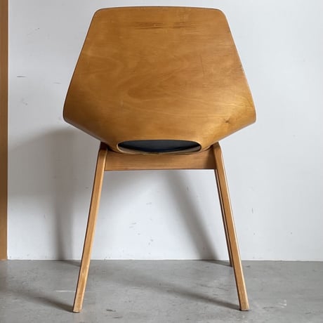 Tonneau Chair-Wood Leg / Pierre Guariche-1