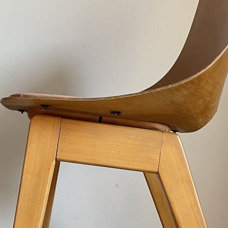 Tonneau Chair-Wood Leg-Pink Seat / Pierre Guariche-2