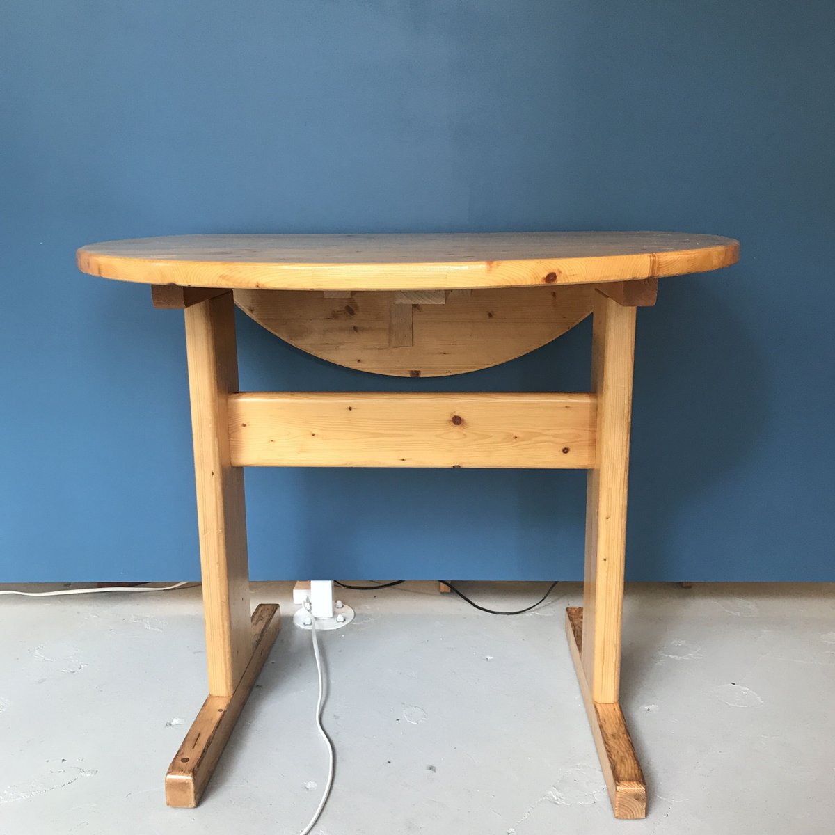 Les Arcs Frap Table/ Charlotte Perriand | CONTOUR