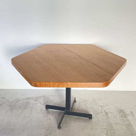 Hexagon Table for "Arcs1800" / Charlotte Perriand / c.1970-1980/ 脚部