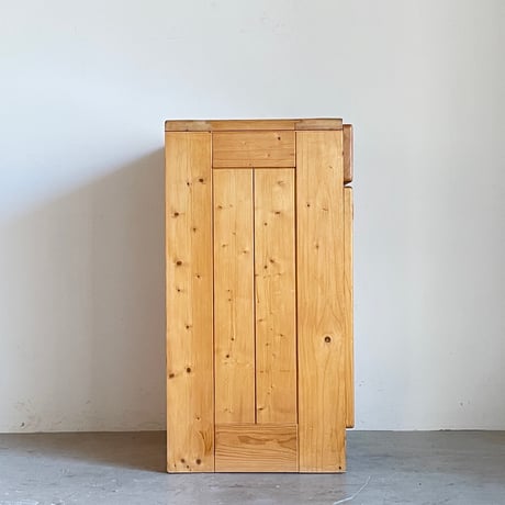 Solid Pine Cabinet from Les Arcs / Les Arcs architectural team