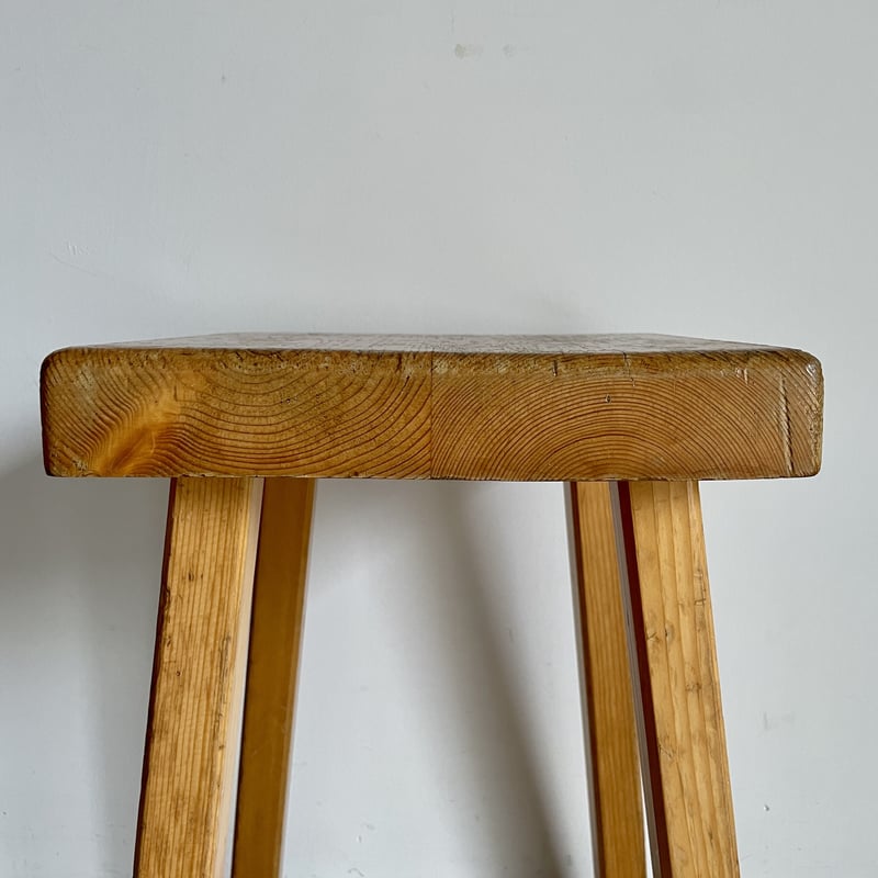 Square Seat Stool for Les arcs-5 / Charlotte Pe