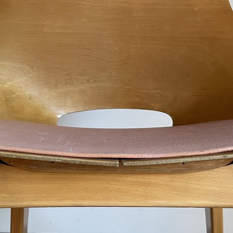 Tonneau Chair-Wood Leg-Pink Seat / Pierre Guariche-2