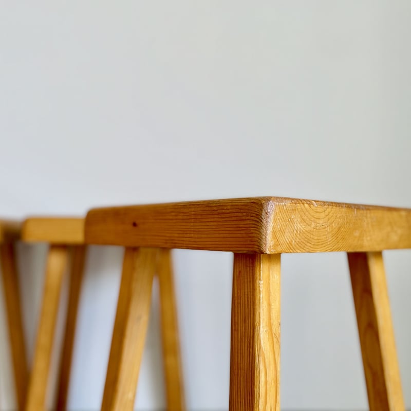 Square Seat Stool for Les arcs-1 / Charlotte Pe Square Seat Stool for Les arcs-1 / Charlotte Pe