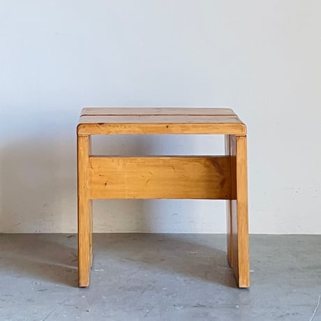 2 Planks Stool for "Les Arcs" / Les Arcs architect team /8