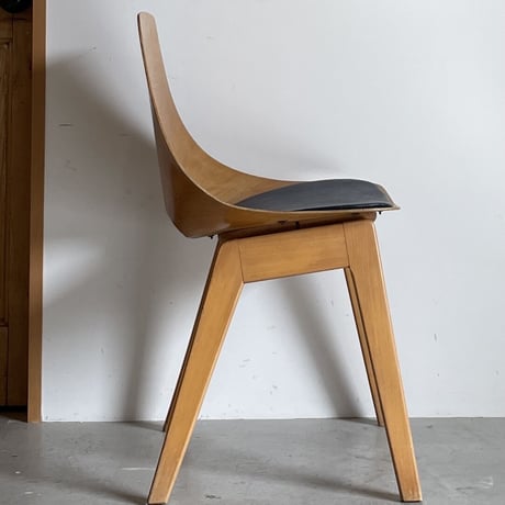 Tonneau Chair-Wood Leg / Pierre Guariche-1