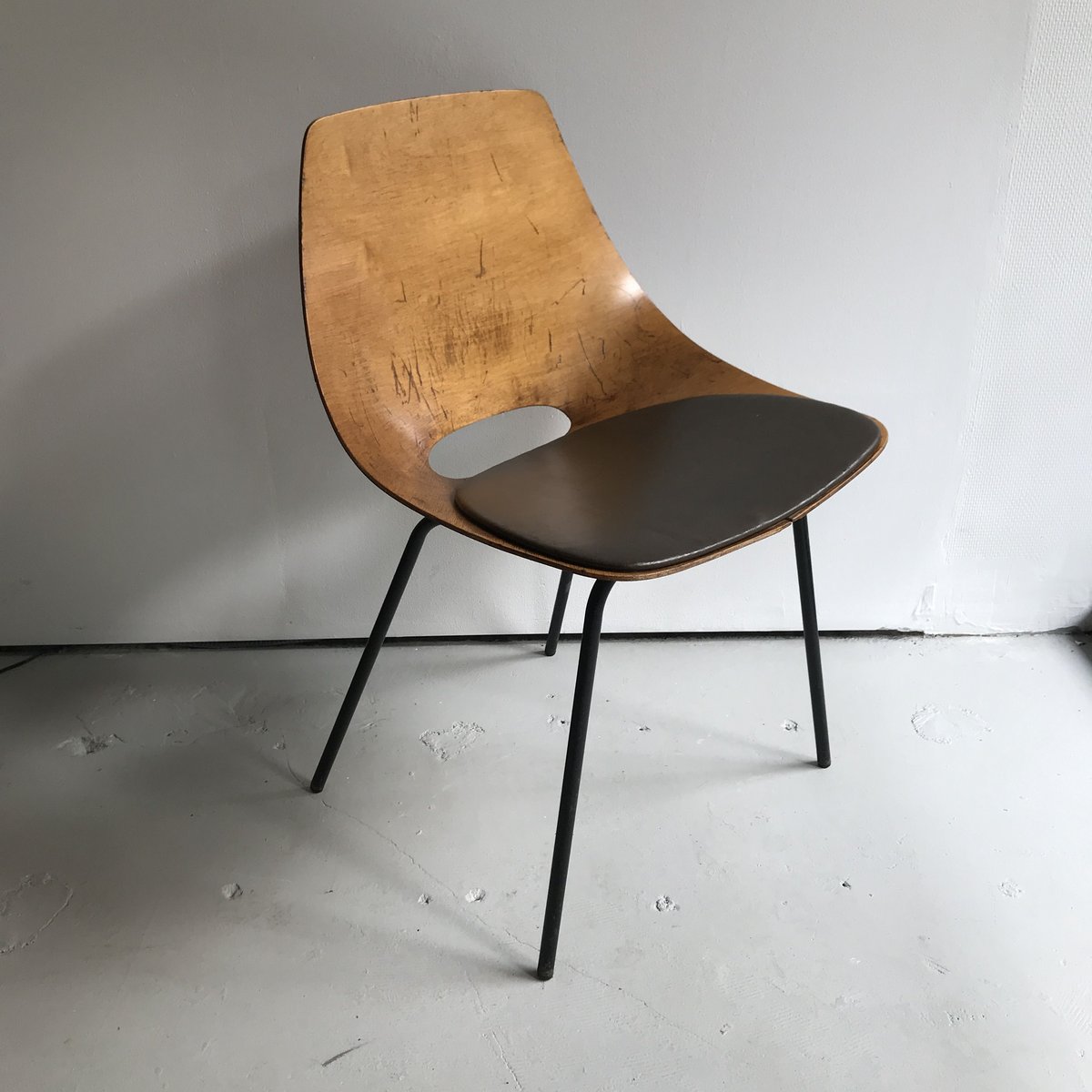 Tonneau Chair / Pierre Guariche | CONTOUR Tonneau Chair / Pierre Guariche | CONTOUR