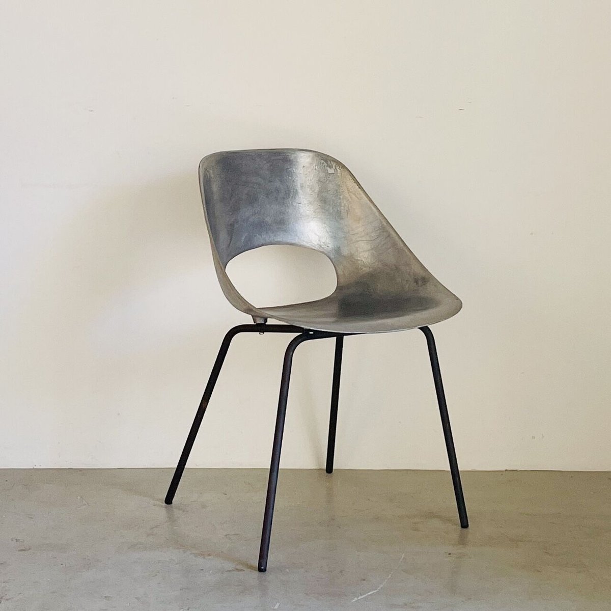 Tulip Chair- Aluminum core ver. / Pierre Guaric...