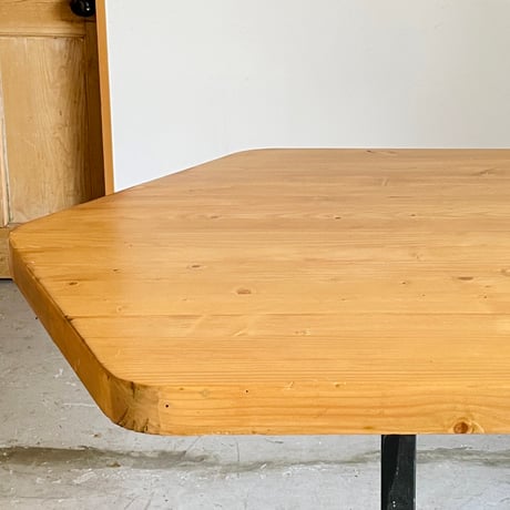 Hexagonal Table for "Les Arcs" / Charlotte Perriand