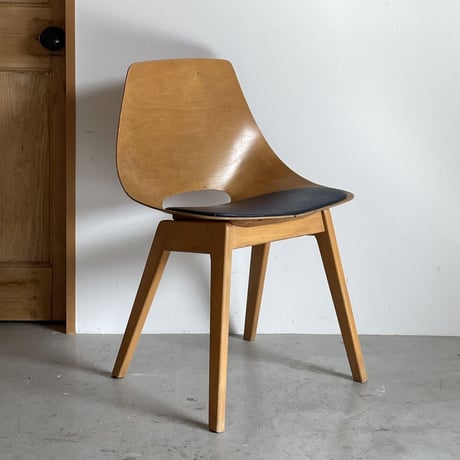 Tonneau Chair-Wood Leg / Pierre Guariche-1