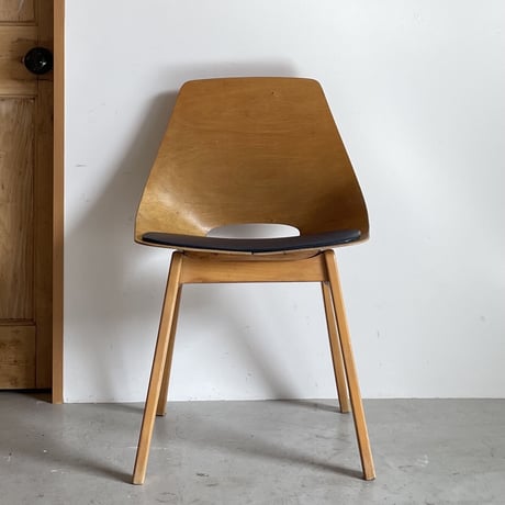 Tonneau Chair-Wood Leg / Pierre Guariche-1