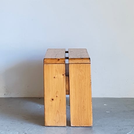 2 Planks Stool for "Les Arcs" / Les Arcs architect team /7