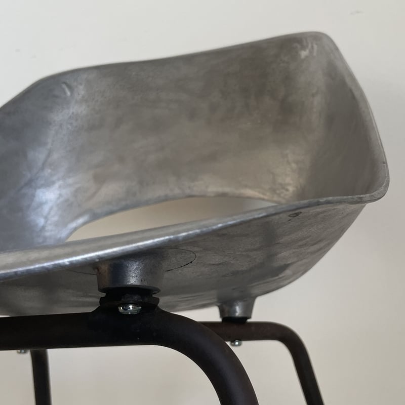 Tulip Chair- Aluminum core ver. / Pierre Guaric Tulip Chair- Aluminum core ver. / Pierre Guaric