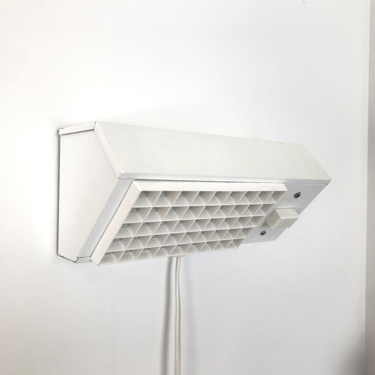 Model,9005 White / Hans-Agne Jakobsson/ ELIDUS Model,9005 White / Hans-Agne Jakobsson/ ELIDUS
