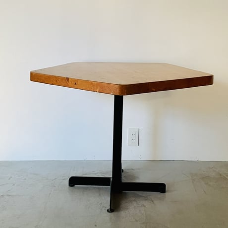 Pentagon Table for "Arcs1800" / Charlotte Perriand