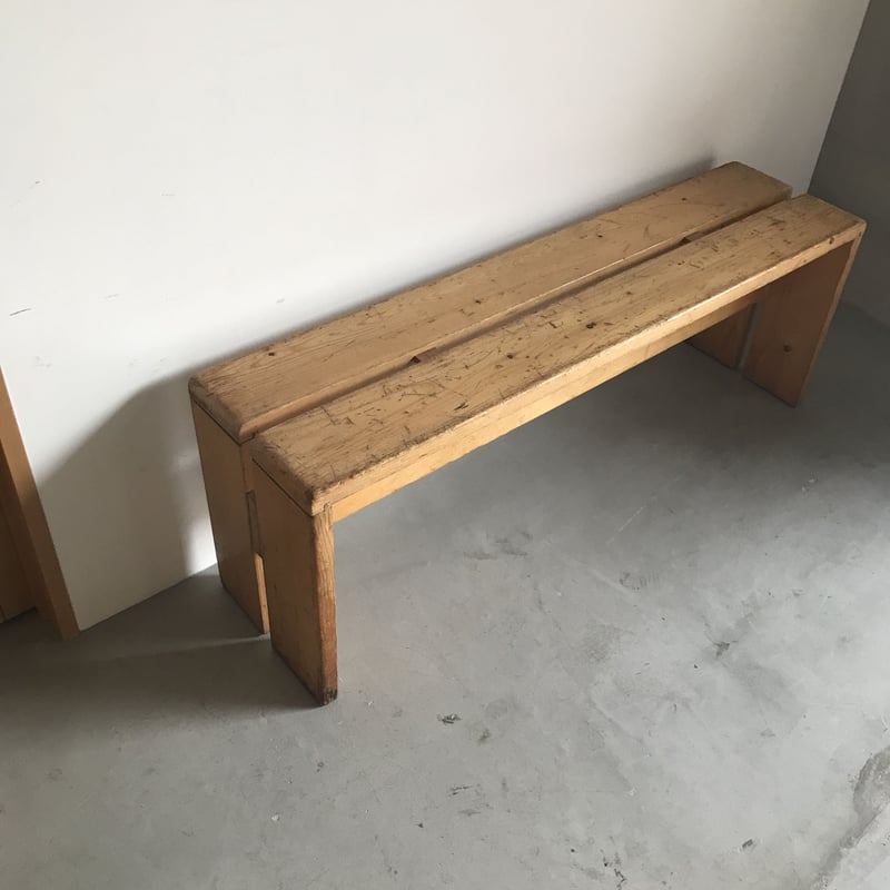 Les arcsレザルクCharlotte Perriandシャルロットペリアン stoop | Stool by Charlotte Perriand for Les Arcs in Pine