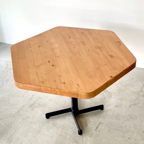 Hexagonal Table for "Les Arcs" / Charlotte Perriand
