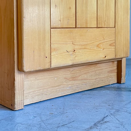 Solid Pine Cabinet from Les Arcs / Les Arcs architectural team