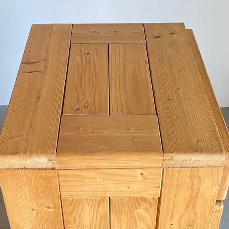 Solid Pine Cabinet from Les Arcs / Les Arcs architectural team