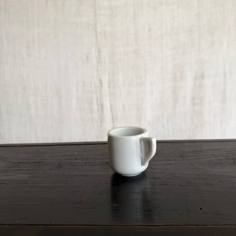 7.白磁のデミタスカップ