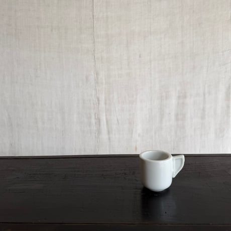 7.白磁のデミタスカップ