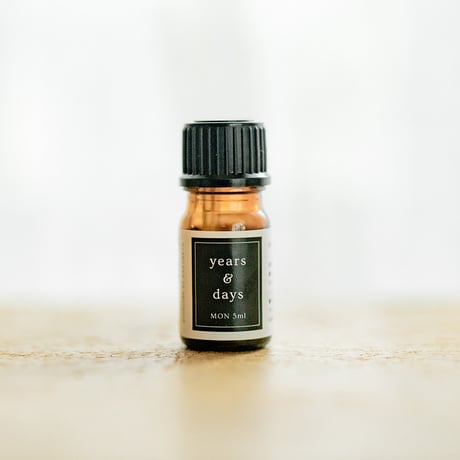 【years & days】“days” フレグランスボトル（5ml）/ MON