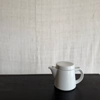 2.白磁のティーポット