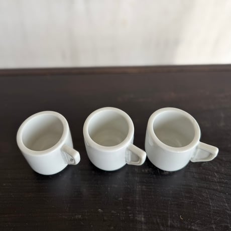 7.白磁のデミタスカップ