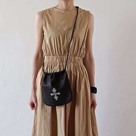 モチーフ刺繍・鹿革ミニ巾着　Mサイズ・ロング（ポシェット）（DMK(P)-M-L）
