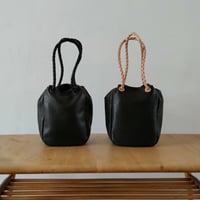 山羊革 巾着トートバッグ-Mサイズ・ブラック（GOKT-M-BK
