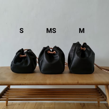 山羊革 巾着トートバッグ-MSサイズ・ブラック（GOKT-MS-BK）