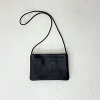 ヌイトメル　フラップサコッシュ 黒80cm フラップサコッシュ｜BIGI online store - ビギ オンラインストア