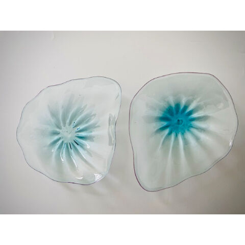 おおやぶみよ＿モールリーフプレート（アクアブルー縁ピンク