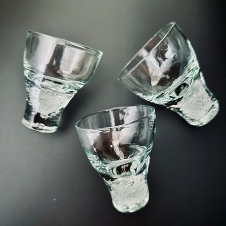 おおやぶみよ＿高台グラス(泡入り ）