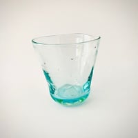 おおやぶみよ＿モールリーフ浅鉢（アクアブルー縁ピンク） | HIZUKI