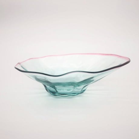 おおやぶみよ＿モールリーフ浅鉢（アクアブルー縁ピンク）
