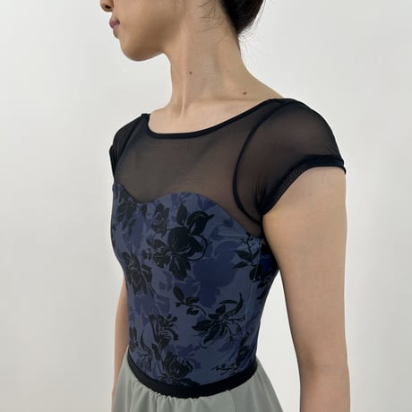 Moonlit Bloom（ムーンリットブルーム） B neck / Half Sleeve　④