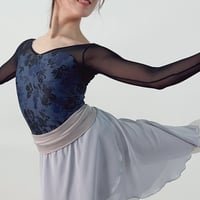 Moonlit Bloom（ムーンリットブルーム） V neck /  Long Sleeve　③